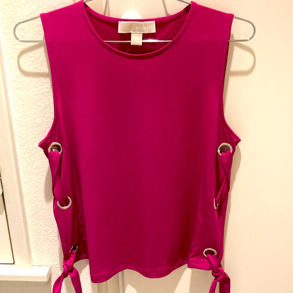 NWOT-SALE Michael Kors polyester sleeveless top with side detail.